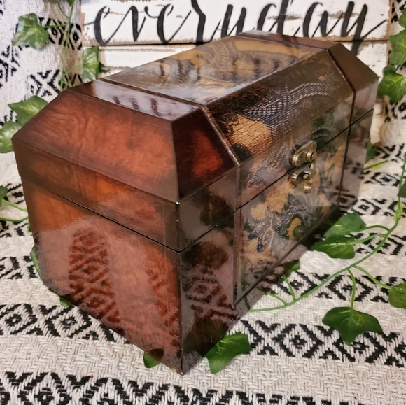 Fancy Wooden Storage/Jewelry/Knick-Knack Box With Latch New. - Picture 3 of 13